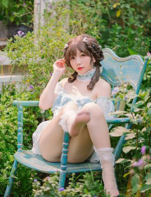 岳故意装睡让我挺进去的电影